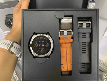 Спортивные часы Garmin Fenix 8 Amoled 51мм Sapphire Carbon Grey с коричневым кожаным ремешком 010-02905-40 — фото 9